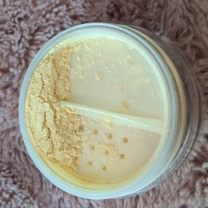 Bobbi Brown Sheer Finish Pale Yellow Loose Powder